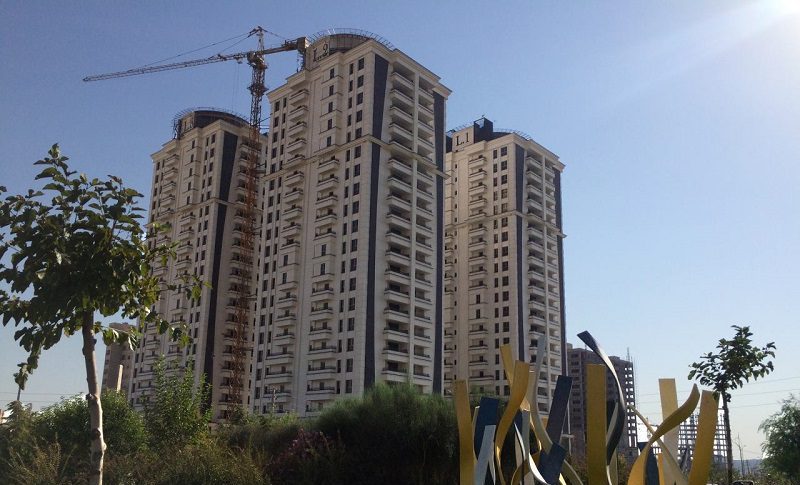 برج ایزدیار دریاچه
