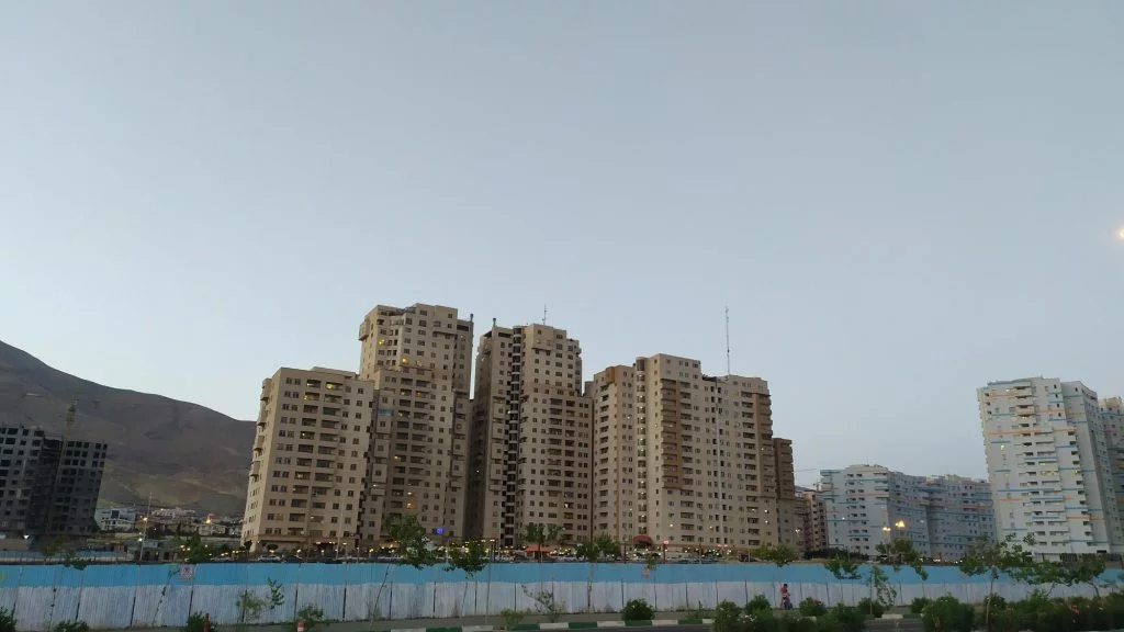 برج روژان اردستانی