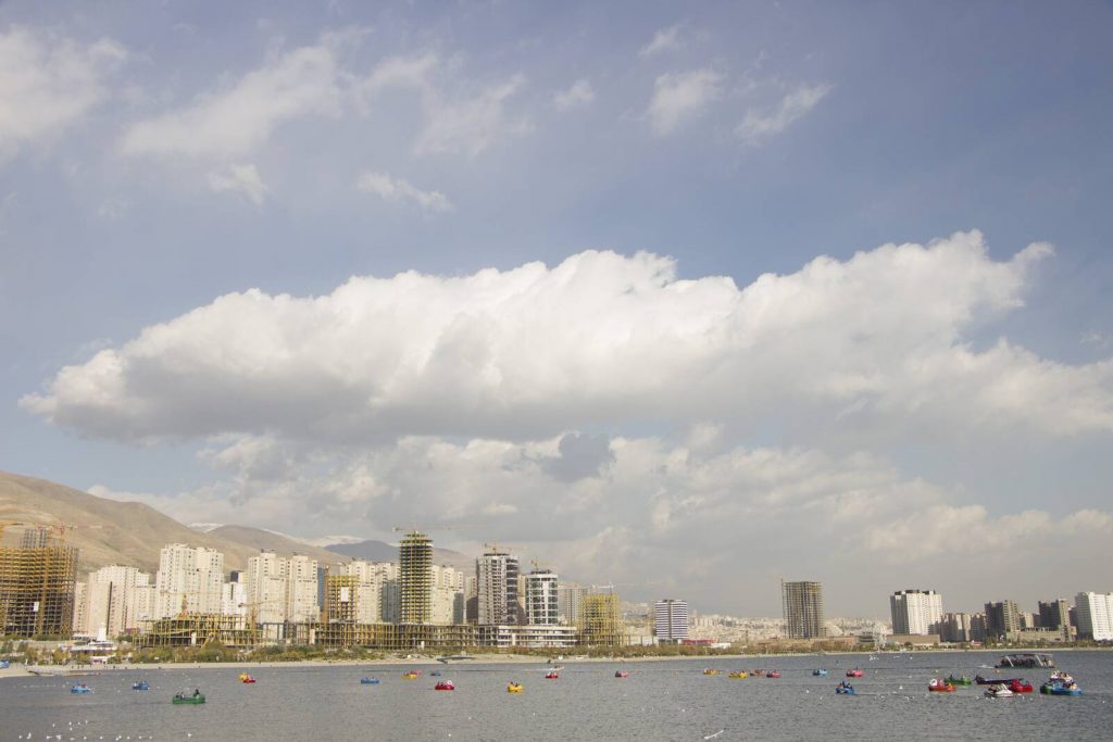 زندگی لوکس در برج های دریاچه چیتگر منطقه 22 تهران